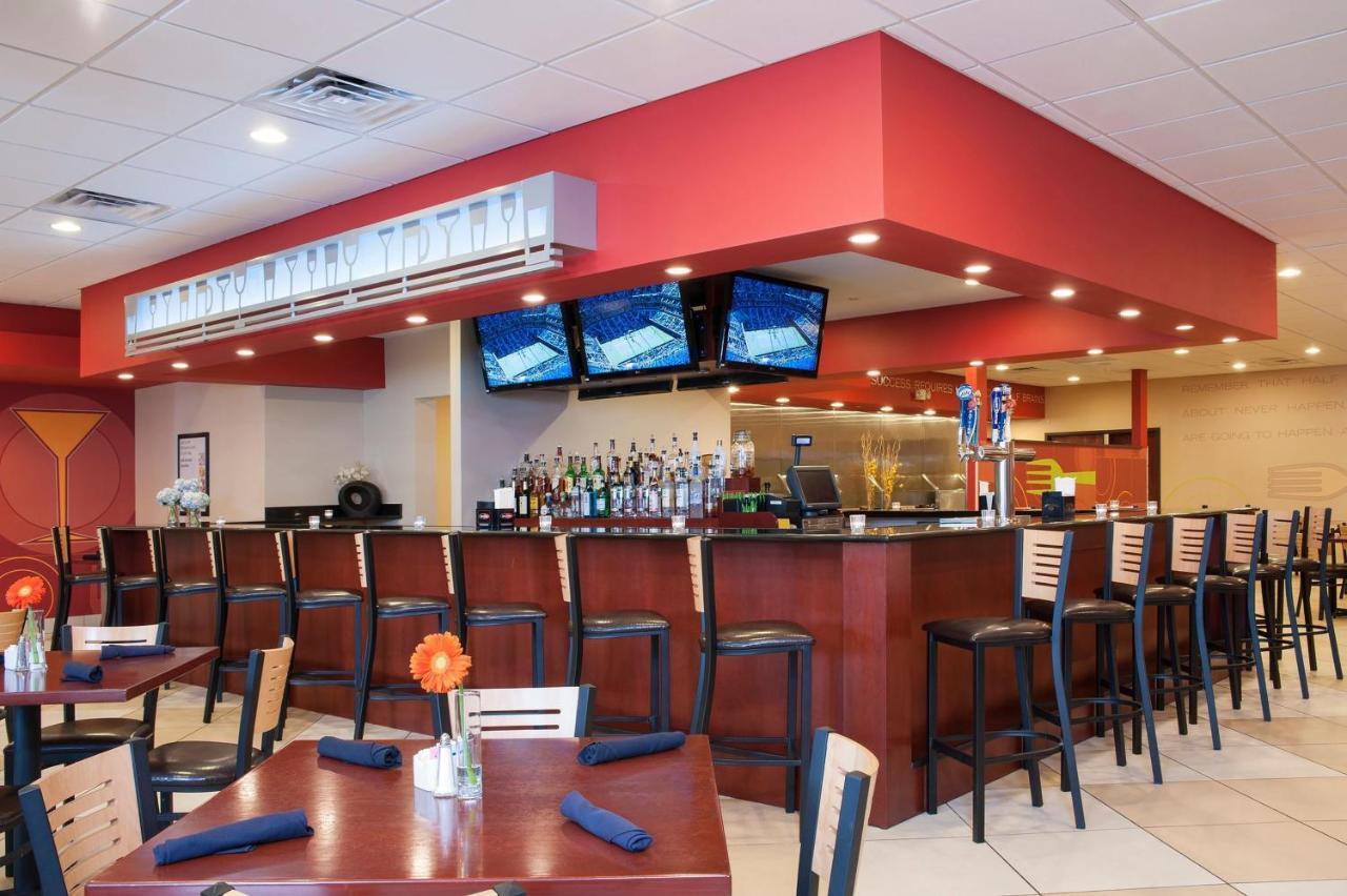Holiday Inn Itasca - Woodfield Area Exterior photo
